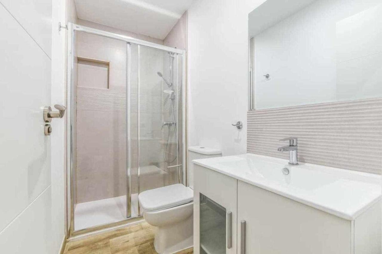 Acogedor Apartamento entre Sol Gran Vía y Palacio Madrid Exterior foto